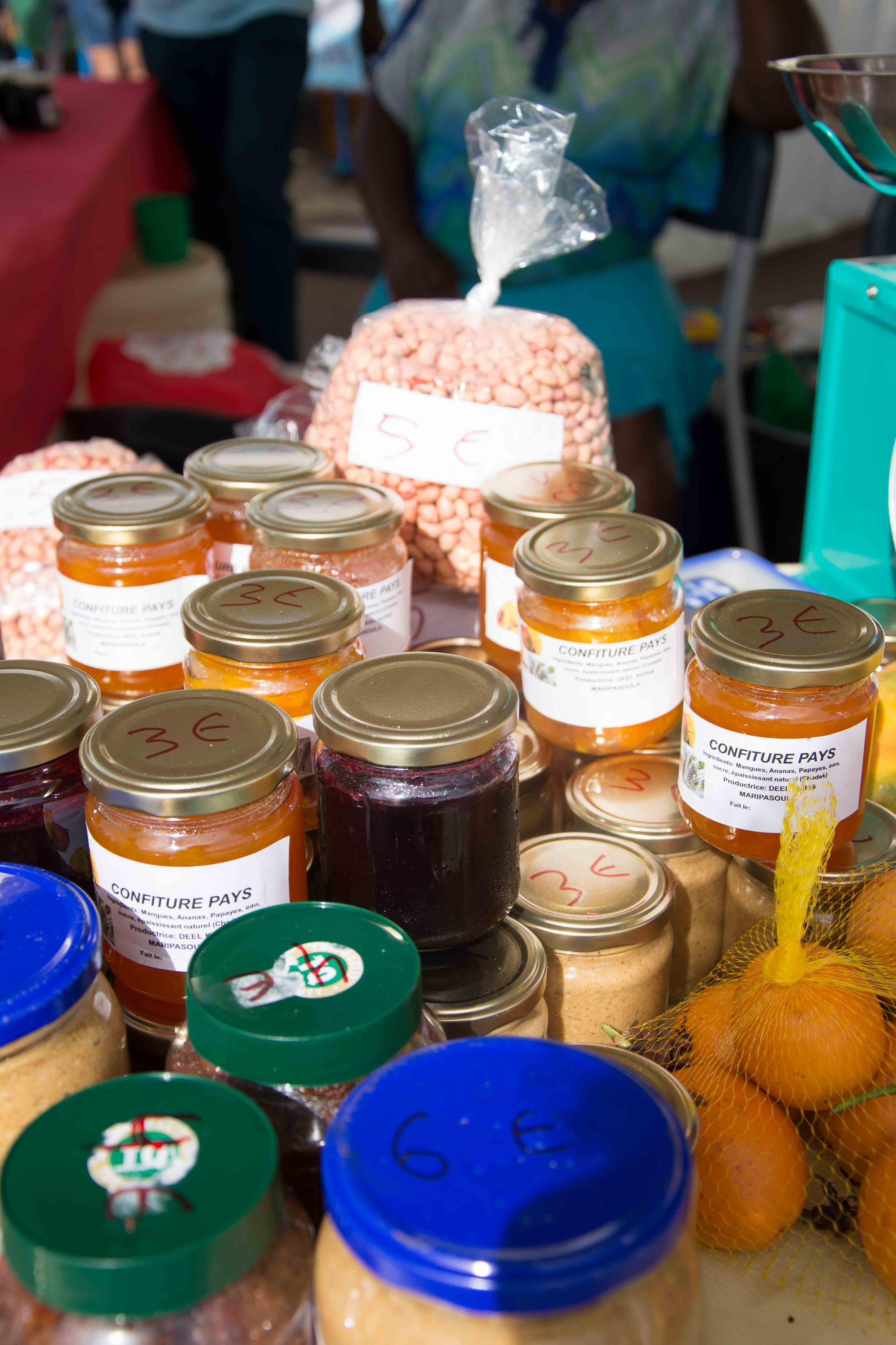 Produits agrotransformés au Marché artisanal du Maroni