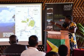 Odacy Davis, Deputy Commissioner of the Protected Areas Commission, explaining how the Protected Areas of Guyana are managed. © Claudia Berthier PAG