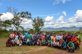 Group photo of all the participants to the workshop and the inhabitants of Nappi with the Kanuku Mountains in the backdrop © Claudia Berthier PAG 
