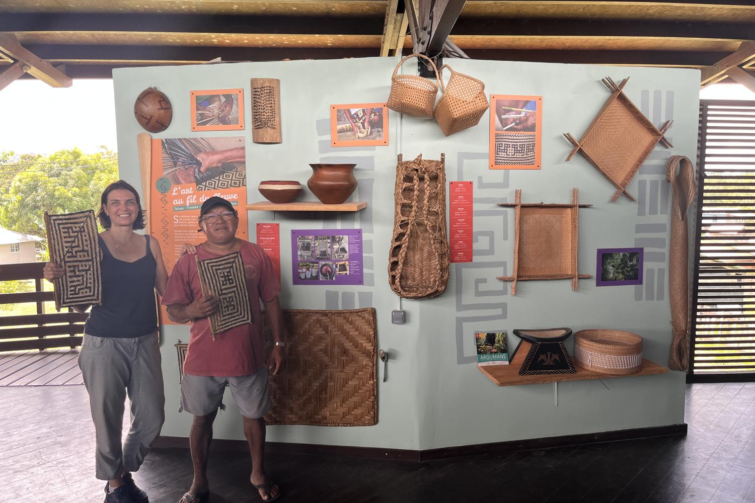 Exposition d'artisanat wayana, à Taluen