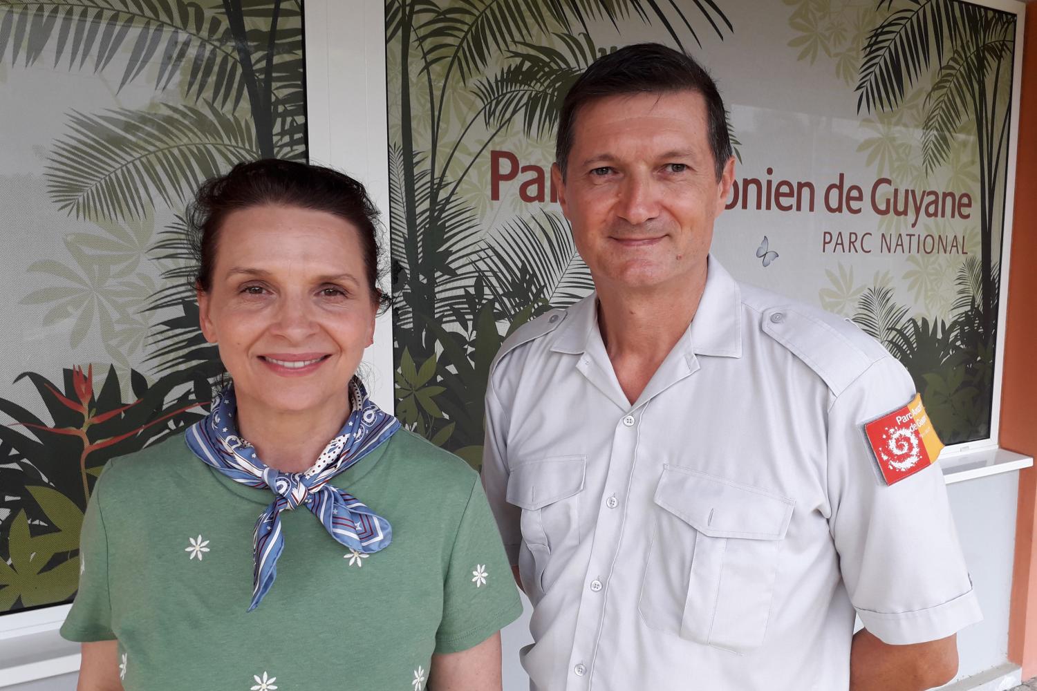 juliette_binoche_au_parc_amazonien_de_guyane_avec_pascal_vardon.jpg